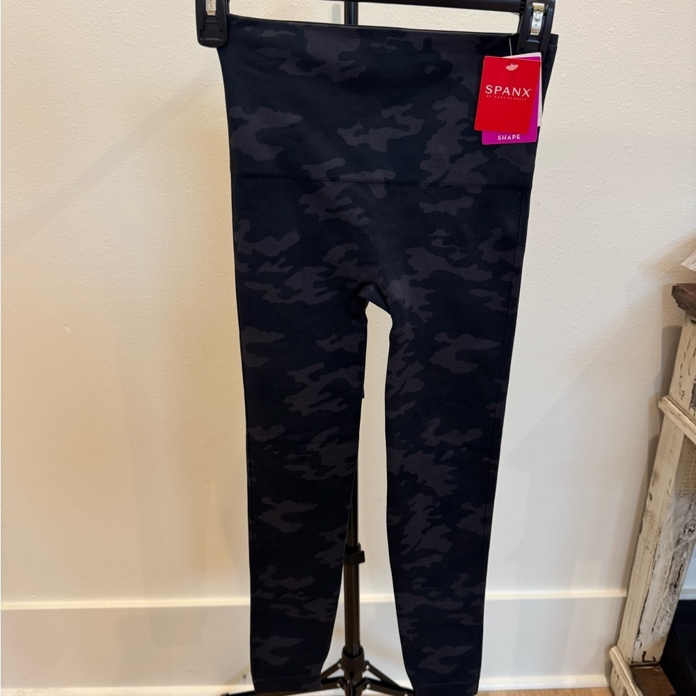 SPANX women’s Leggings - Dark Camouflage